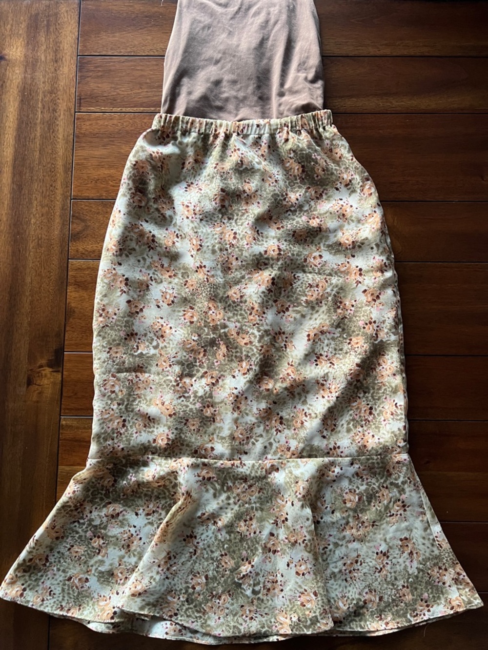 Vintage Floral Ruffle-Hem Midi Skirt - Light Green/Peach